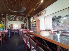 -Cuc Gach Quan Restaurant