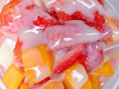 草莓果肉果汁冰-十二中草莓冰·红豆沙冰屋(十二中店)