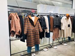 实物图-URBAN REVIVO(上海中庚漫游城店)