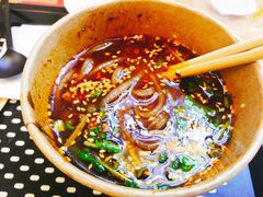 鸡骨浓汤酸辣粉-忆秦时(银泰in77店)