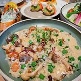 外摆用餐氛围感十足，超级适合约会的西餐厅