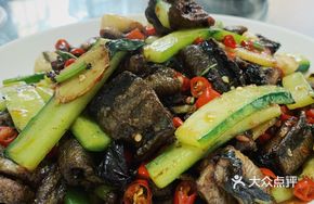 Stir-fried Eel with Cucumber