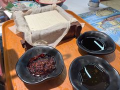 -刘姐啤酒鱼民族演艺餐厅(西街总店)