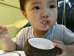 -志龙皇冠吃货椰子铺