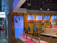 -LOOK眼镜·蔡司依视路配镜(宝山万达店)