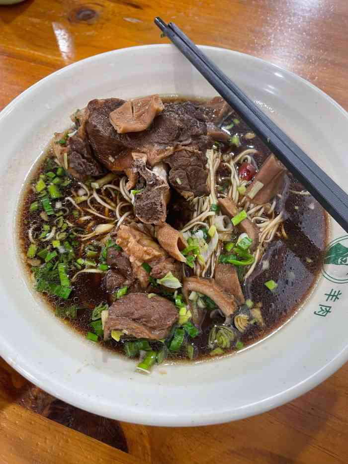 桐乡咬强羊肉面(杭州店)-"经常去的一家羊肉面馆,每次买个套餐,羊肉.
