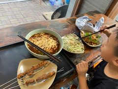 -亮亮面馆(经六路店)