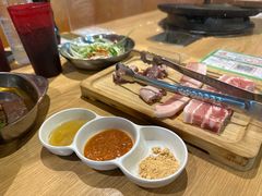 -江南猪肉商会无限续吃(弘大店)