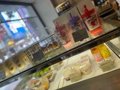 面包甜点陈列柜-喜茶(广州北京路惠福东店)