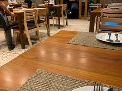 -Chom Cafe and Restaurant