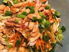 椒麻鸡丝凉面-面上有光