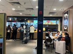 -麦当劳(上海虹桥站30B检票口楼上)