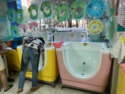 -小鸭先知婴儿游泳馆