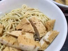 -松树干拌面店