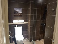 -西安大雁塔科技大学地铁站亚朵酒店