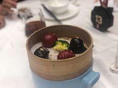 双色金箔虾饺皇-红馆喜宴(十亩地店)