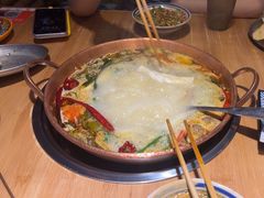 -洱火云南酸菜牛肉火锅(石景山当代商城店)