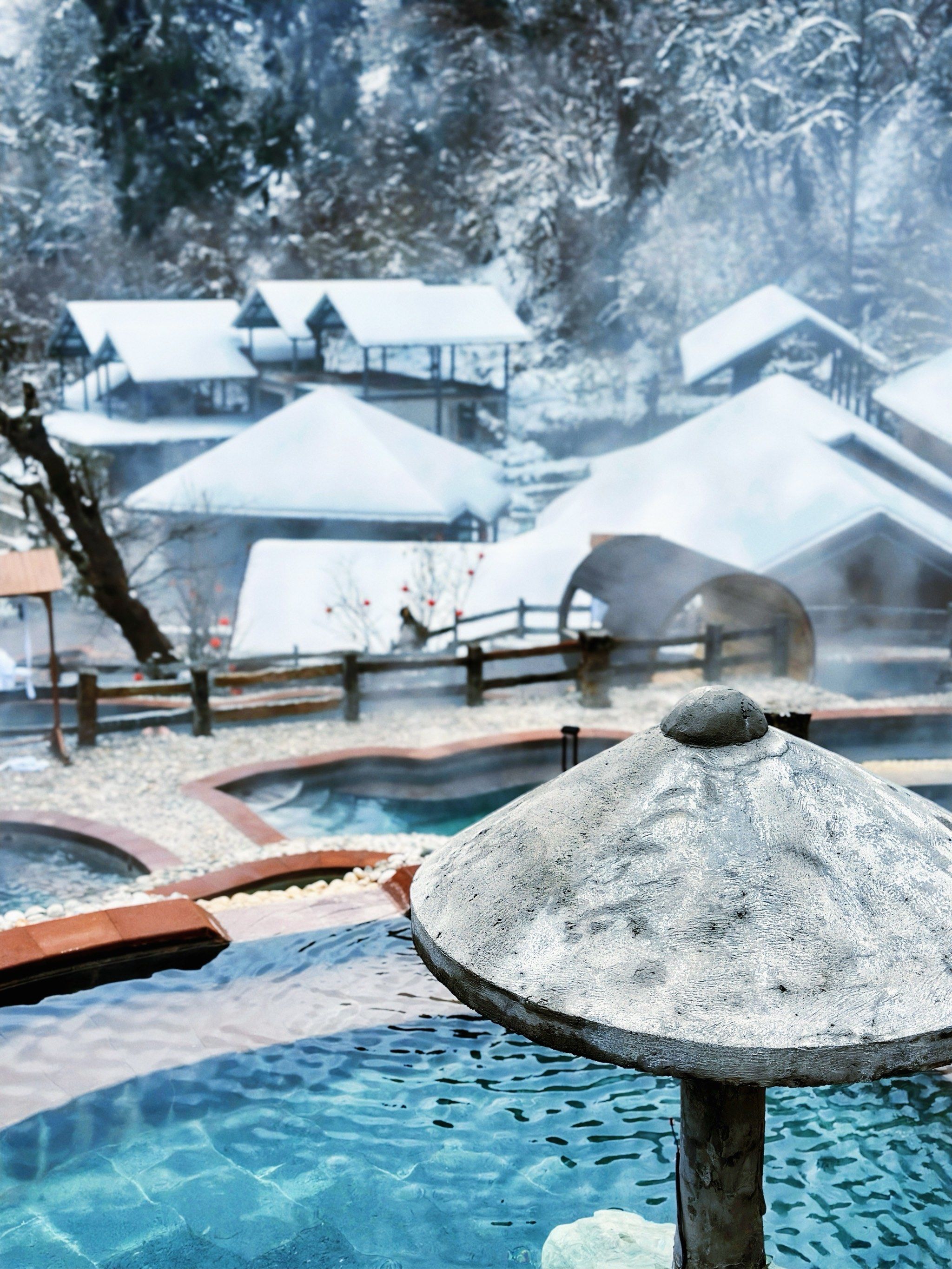 雪山下的温泉♨️