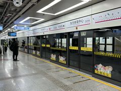 -东方体育中心(地铁站)