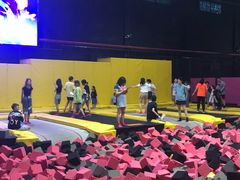 -嘿哟动霸CHUA·新潮玩运动娱乐中心·蹦床滑冰团建乐园