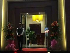 -新盈光·云会所(百丈东路店)