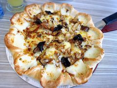 皇后黑松露鸡腿肉比萨-必胜客(海滨店)