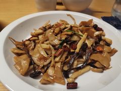 橄榄油炒野山菌-关东小磨东北菜(上海长风大悦城店)