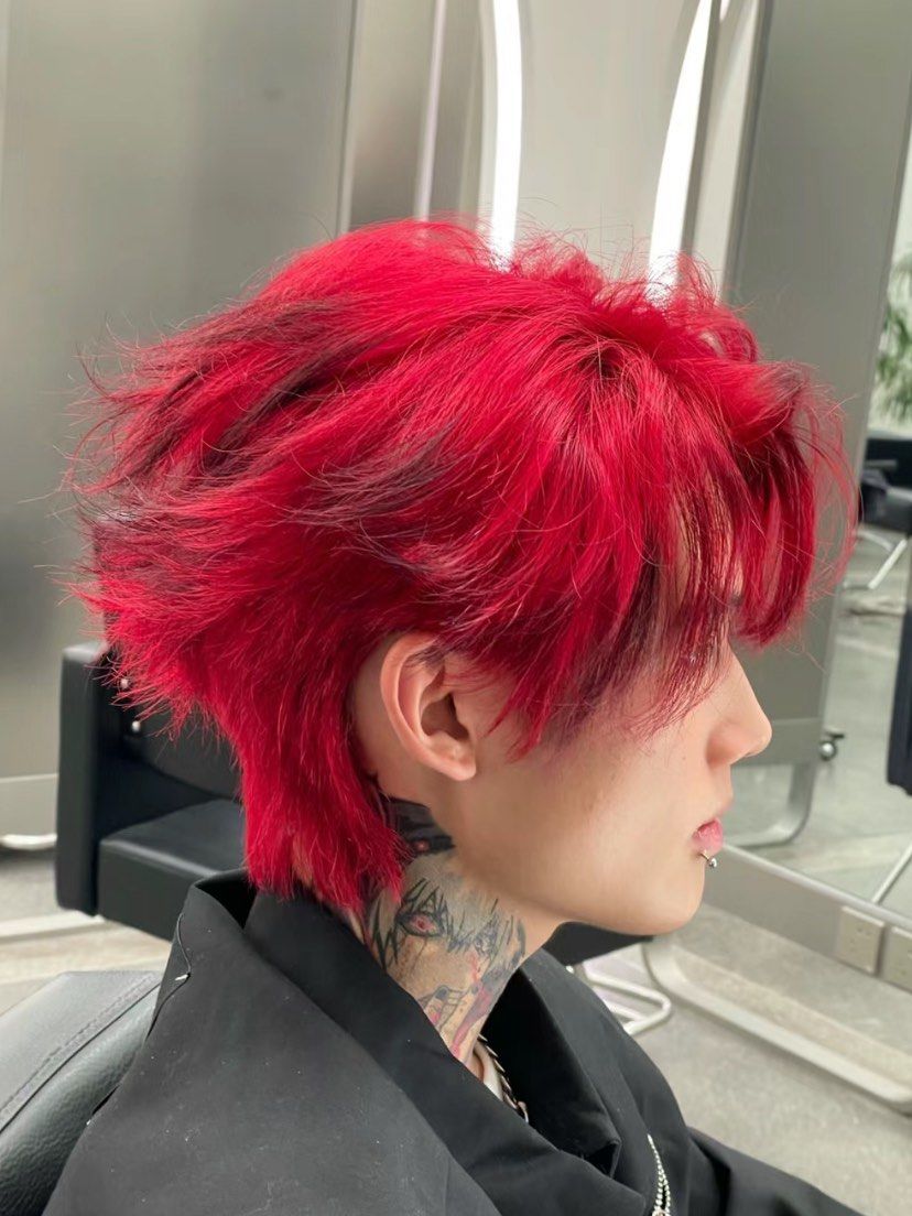 吸睛海王红发色