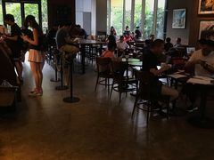 大堂-星巴克臻选(深圳龙华红山天虹店)