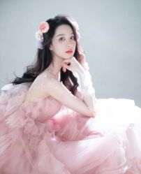 -喜爱高定婚纱摄影