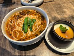 小锅米线-云海肴云南菜(浦江欢乐颂店)