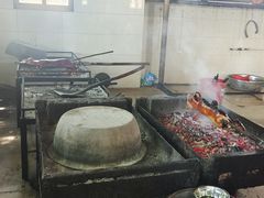 -黄记四更烤乳猪店