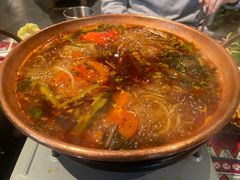 昆明寻甸酸菜牛肉火锅-云边嬢嬢·云南野料现摏火锅