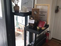 -彳亍咖啡·这里(水湾路店)