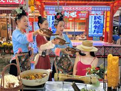 -刘姐啤酒鱼民族演艺餐厅(西街总店)