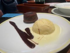 巧克力熔岩蛋糕配香草冰淇淋-萨莉亚意式餐厅(杭州滨江天街店)