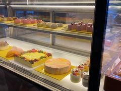 面包甜点陈列柜-大理实力希尔顿酒店•香全日制餐厅