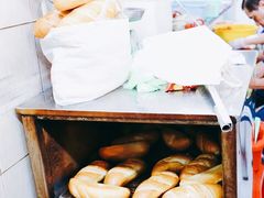 -Bánh Mì Huynh Hoa