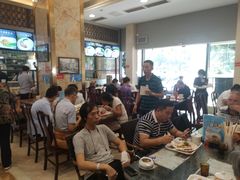 等位区-东江海鲜酒家(艺都分店)