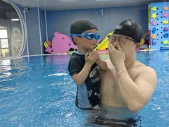 -蓝鲸奇亲子游泳俱乐部