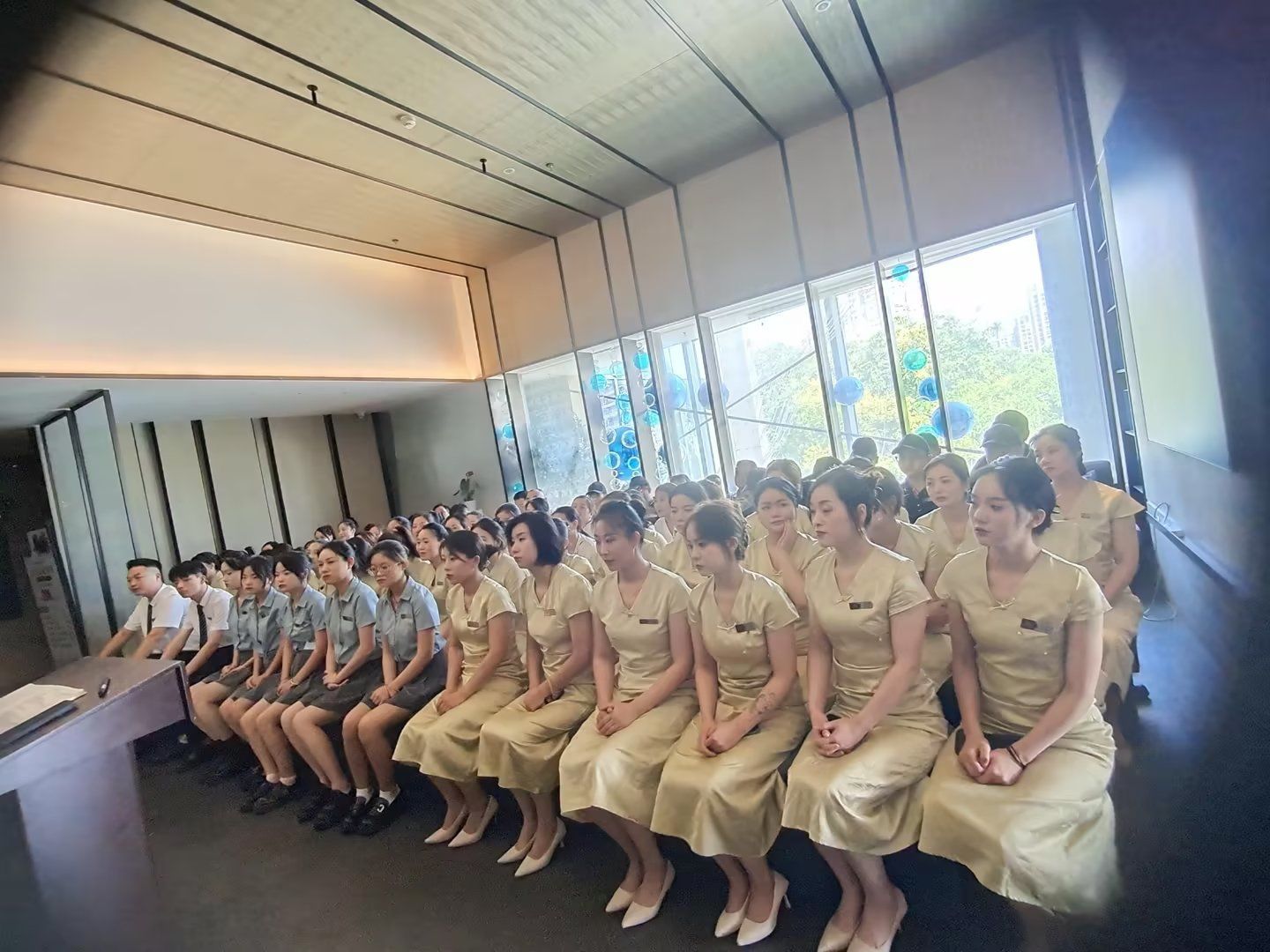 n- 技师团队专业:和子足浴的按摩师团队经过专业培训,拥有丰富的