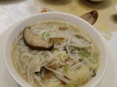 -榕树下海鲜馆(坪山路店)