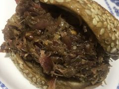 烧饼夹烧牛羊肉-老爆肚满五香烧牛羊肉