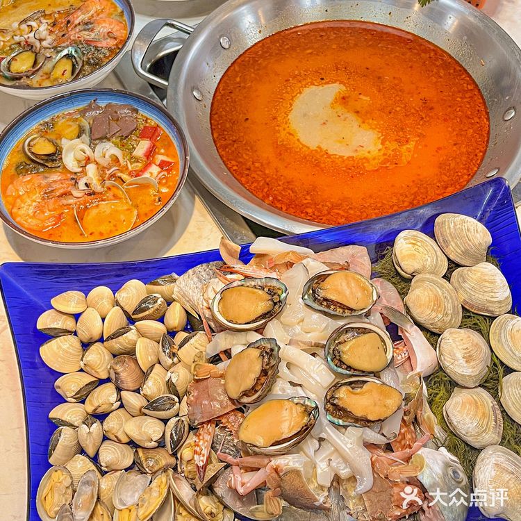 这家就在上邦，开了好几年，每天都有超多的食客在这排等候