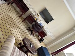 -深圳富苑皇冠假日套房酒店