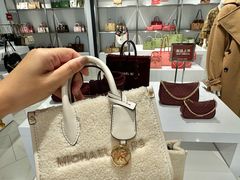 -百年港湾奥特莱斯(香炉礁店)