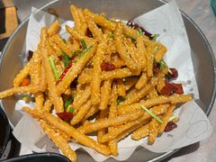 干煸藕条-巴厘龙虾·榜首油焖大虾(音乐学院·沿江酒馆店)