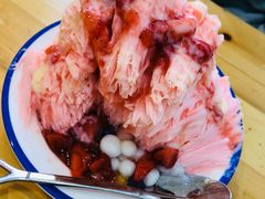 草莓雪花冰-串妹花式冰粉(乐山总店)
