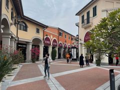 -佛罗伦萨小镇广佛名品奥特莱斯(疏港路店)