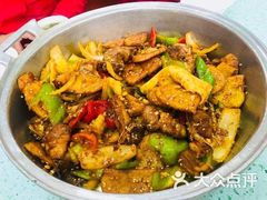 -青海特色美食小炒炕锅牦牛肉火锅